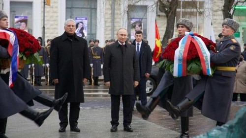 Presidentes de Cuba y Rusia se reúnen en Moscú - ảnh 1