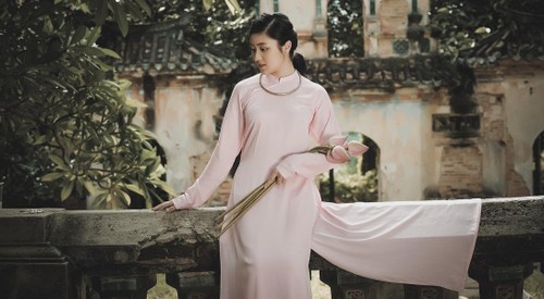 Canciones que exaltan la belleza de la túnica tradicional vietnamita - ảnh 1