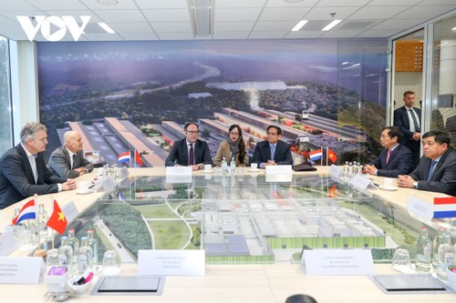 Premier vietnamita visita el mayor centro de innovación y emprendimiento de Países Bajos - ảnh 1