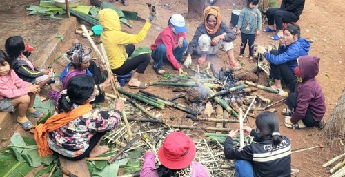 Los Sedang en la aldea de Kon H’ring celebran el festejo del arroz nuevo - ảnh 1