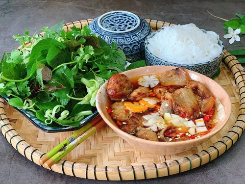 Hanói en el Top 3 de los destinos con mejor gastronomía para viajar en 2023 - ảnh 1