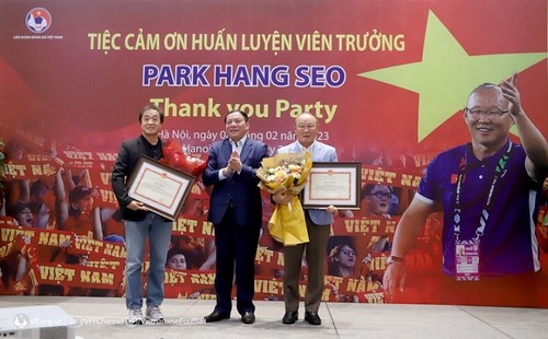 Técnico surcoreano recibe certificado de reconocimiento del premier vietnamita - ảnh 1