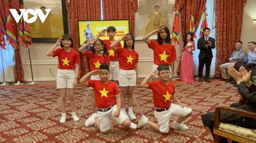 Embajada vietnamita en Estados Unidos celebra fiesta cultural en honor de las raíces - ảnh 2