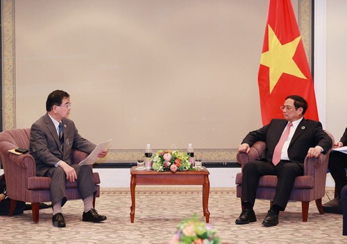 Premier Pham Minh Chinh se reúne con representantes de asociaciones de amistad Japón-Vietnam - ảnh 1
