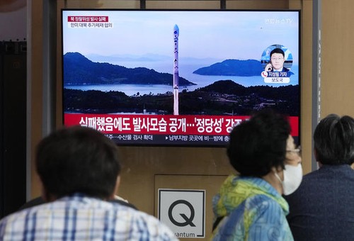 Península de Corea:  lanzamiento de misil balístico por Pyongyang y ejercicios conjuntos de Estados Unidos y Corea del Sur  - ảnh 1