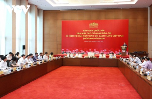 Urgen a la prensa a participar en la construcción de un Estado de derecho socialista en Vietnam - ảnh 2