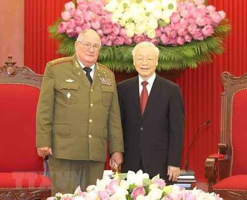 Altos líderes de Vietnam reciben al ministro de las Fuerzas Armadas Revolucionarias de Cuba - ảnh 1