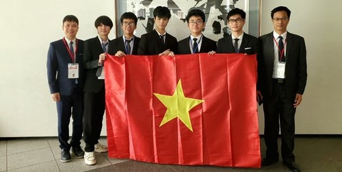 Estudiantes vietnamitas ganan cinco medallas en Olimpiada Internacional de Física en Japón - ảnh 1