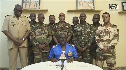 Condenan golpe de Estado en Níger con suspensión de cooperación y asistencia - ảnh 1