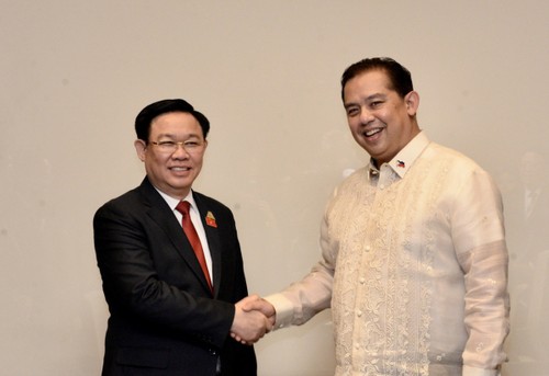 Líder parlamentario de Vietnam se reúne con presidente de la Cámara de Representantes de Filipinas - ảnh 1