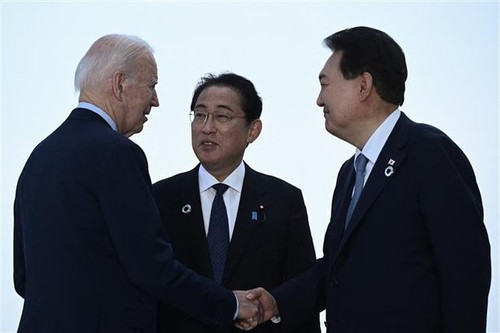 Corea del Sur, Japón y Estados Unidos establecerán mecanismo de cooperación tripartita en seguridad  - ảnh 1