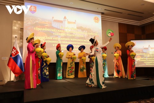 Celebran reconocimiento de la comunidad vietnamita en Eslovaquia como la décimo cuarta etnia del país - ảnh 2