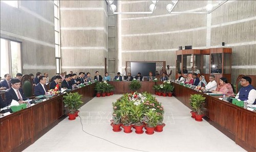 Líderes parlamentarios de Vietnam y Bangladesh realizan conversaciones oficiales - ảnh 1