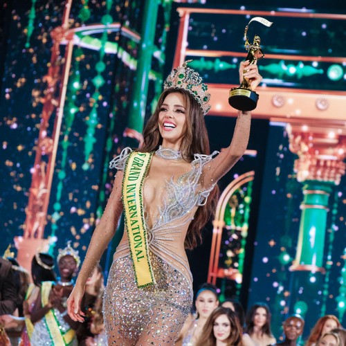 Candidata de Perú gana Miss Grand International 2023 en Vietnam - ảnh 1