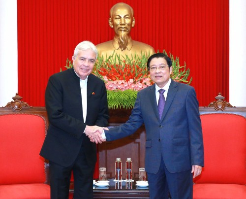 Dirigente vietnamita recibe al ministro de Agricultura Productiva y Tierras de Venezuela - ảnh 1