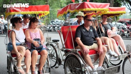 Sector turístico de Vietnam alcanza objetivo de recibir entre 12,5 y 13 millones de viajeros internacionales - ảnh 1