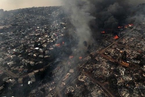 Chile declara luto nacional en memoria de víctimas de incendios forestales - ảnh 1