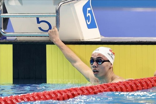 Nadador vietnamita establece récords en torneo asiático - ảnh 1