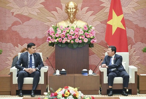 Dirigente del Parlamento vietnamita recibe a embajador venezolano - ảnh 1
