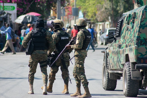 Crisis en Haití: Policías atacan bastión de bandas criminales  - ảnh 1