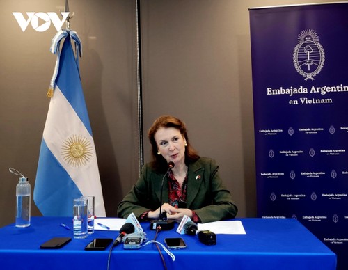  Argentina desea fomentar nexos de cooperación con Vietnam, asegura canciller Diana Mondino - ảnh 1