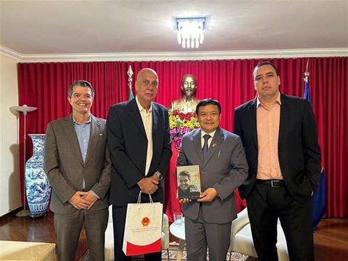 Río de Janeiro desea fortalecer cooperación deportiva y turística con Vietnam - ảnh 1