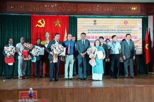 Provincias de Tay Nguyen e India firman 66 memorandos de cooperación - ảnh 1