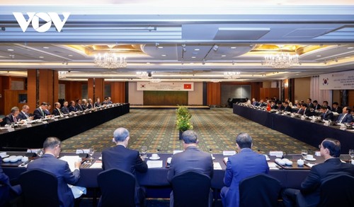 Pham Minh Chinh se reúne con dirigentes de corporaciones líderes de Corea del Sur - ảnh 1