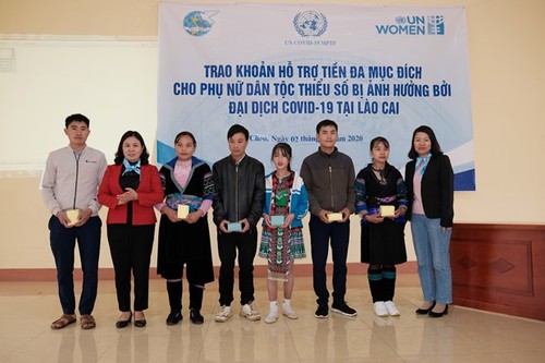 ONU Femmes : 1,4 milliard de dôngs en faveur des familles pauvres de Lào Cai - ảnh 1