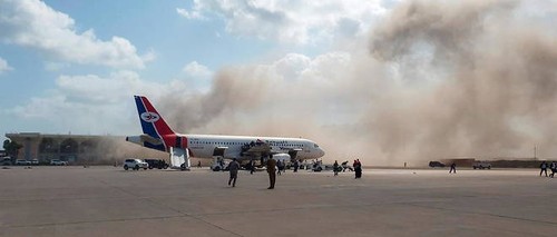 Yémen : Au moins 26 morts et des dizaines de blessés dans des explosions à l’aéroport d’Aden - ảnh 1