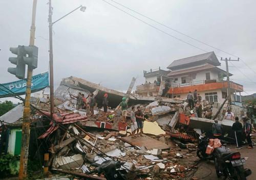 Un séisme frappe l’île de Célèbes, en Indonésie, faisant plus de 30 morts - ảnh 1