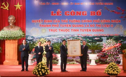 Nguyên Xuân Phuc lance la campagne de plantation d’arbres à Tuyên Quang - ảnh 2