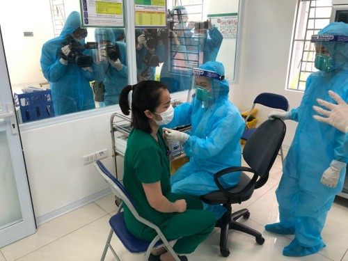 Covid-19: début de la campagne de vaccination à Hanoï - ảnh 1