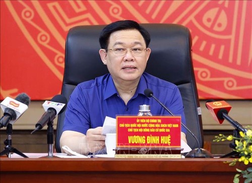 Vuong Dinh Huê travaille avec les autorités de Haiphong - ảnh 1