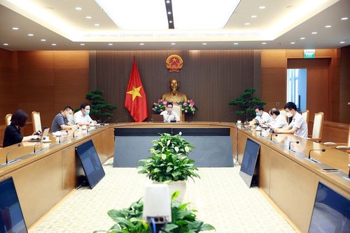 Covid-19 : Vu Duc Dam travaille avec les responsables de la province de Bac Giang - ảnh 1