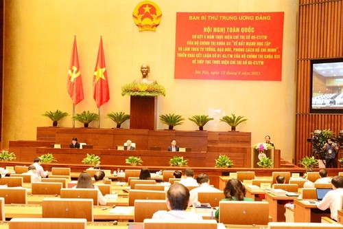 Poursuivre le mouvement « Étudier et suivre l’exemple moral du président Hô Chi Minh »      - ảnh 1