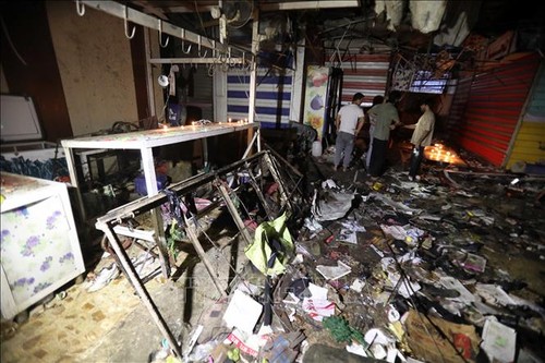 Attentat sanglant sur un marché de Bagdad à la veille de l'Aïd: 35 morts et des dizaines de blessés - ảnh 1
