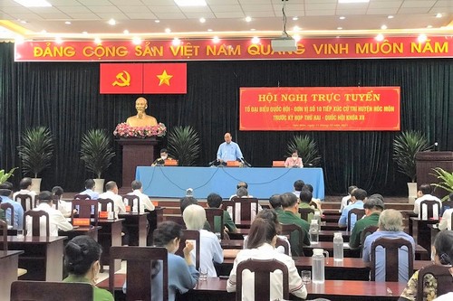 Nguyên Xuân Phuc: Hô Chi Minh-ville doit adapter sa stratégie préventive en fonction de la situation épidémique - ảnh 1
