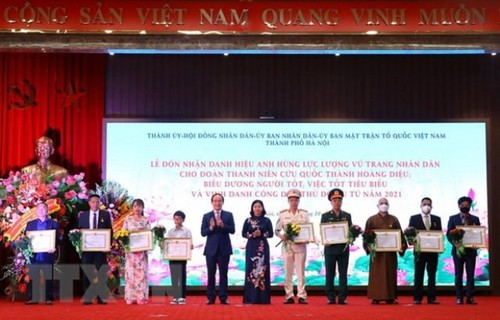 Coup d’envoi d’un concours d’écriture sur les personnes bienveillantes de Hanoï - ảnh 1
