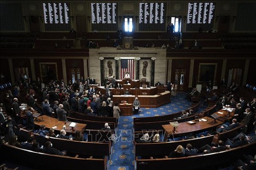 États-Unis: la Chambre des représentants adopte un projet de loi de financement - ảnh 1