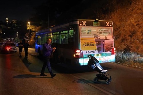 Sept blessés, dont deux grièvement, dans une attaque contre un bus à Jérusalem - ảnh 1