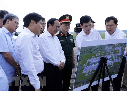 Lê Van Thành inspecte la mise en œuvre de l’aménagement de l’aéroport de Nôi Bài pour la période 2021-2030 - ảnh 1