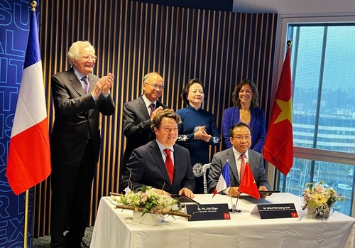 Le Vietnam et la France promeuvent leur coopération dans la formation des fonctionnaires - ảnh 1