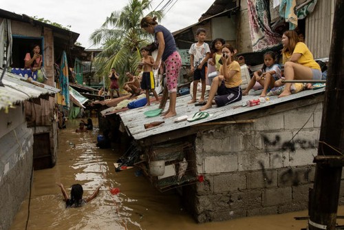 Les Philippines sous les eaux après le passage du super-typhon Noru - ảnh 1