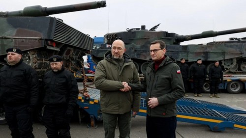 La Pologne annonce la livraison des premiers chars Leopard 2 à l’Ukraine - ảnh 1