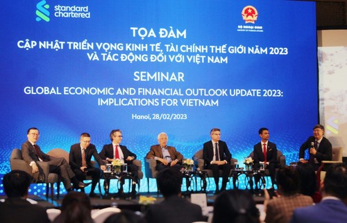 Standard Chartered: L’économie vietnamienne se redressera rapidement au 2e semestre de 2023 - ảnh 1
