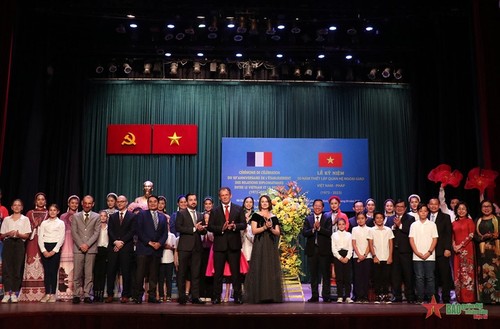 Hô Chi Minh-ville: célébration des 50 ans de relations diplomatiques Vietnam-France - ảnh 1