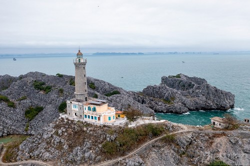 Le phare de Long Châu, gardien de la baie de Lan Ha depuis 129 ans - ảnh 1