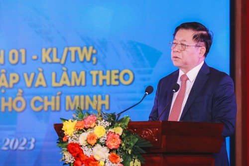 La CGT du Vietnam fait le bilan de 2 ans du mouvement «Étudier et suivre l’exemple moral et le style de vie du président Hô Chi Minh» - ảnh 1