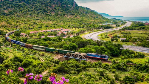 La ligne de chemin de fer Nord-Sud du Vietnam est la plus belle du monde - ảnh 1
